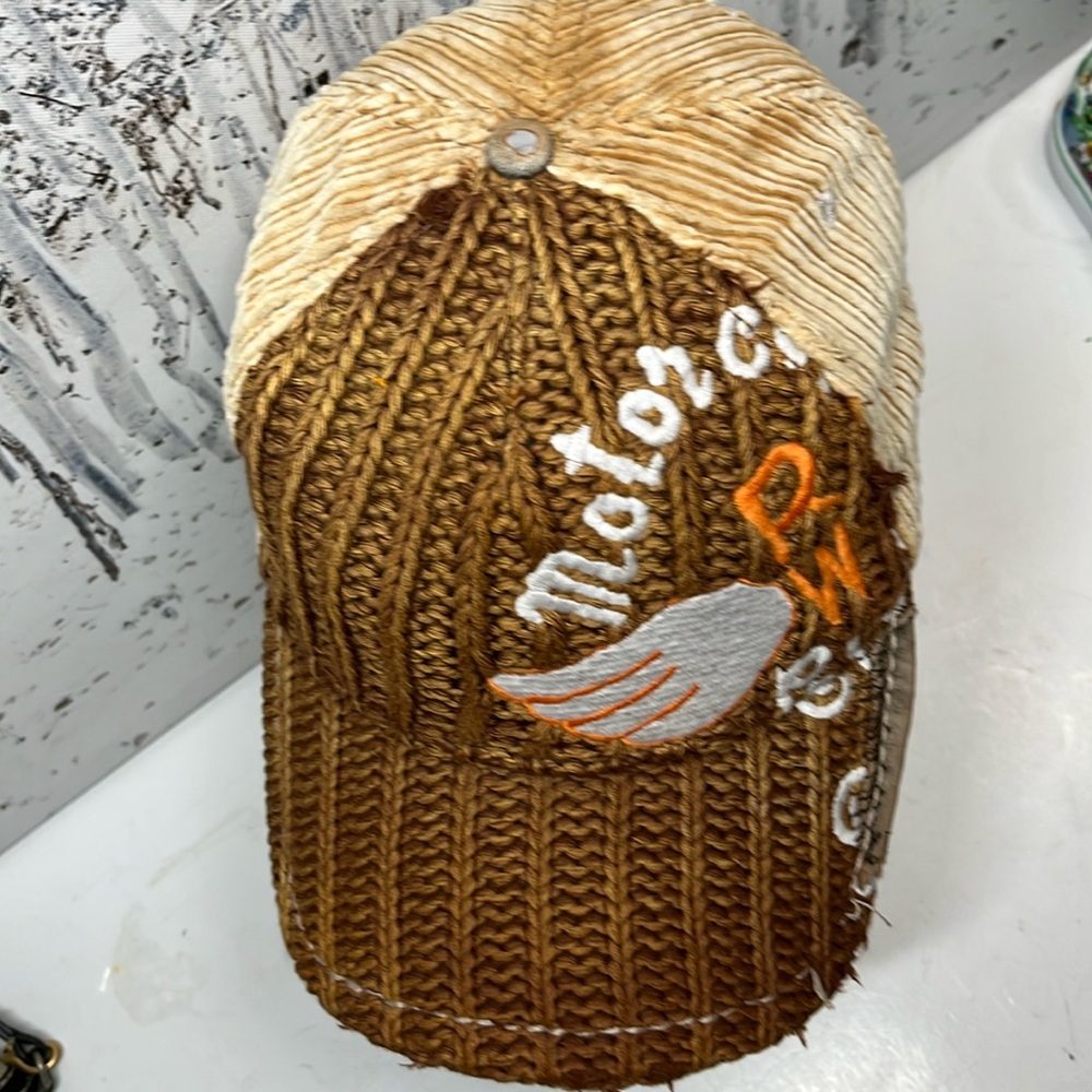 True Religion Strap Back - Picture 2 of 11